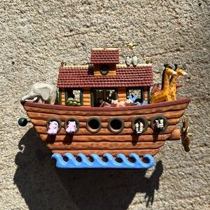 2004 Hallmark Noah’s Arc Ornament